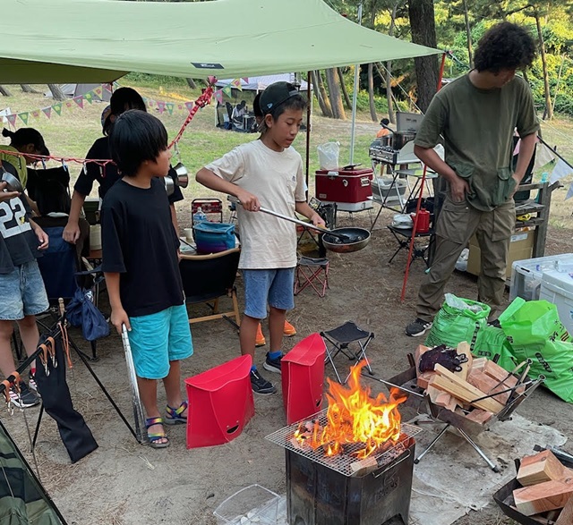 【スマイル子ども食堂】キャンプをしている様子