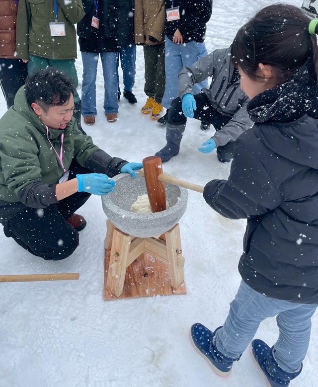 【スマイル子ども食堂】餅つきの様子